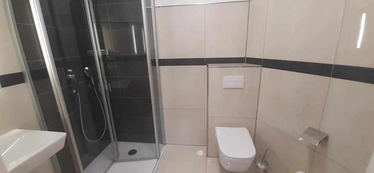 Hotel & Restaurant Lenzer Krug Malchow  Zewnętrze zdjęcie